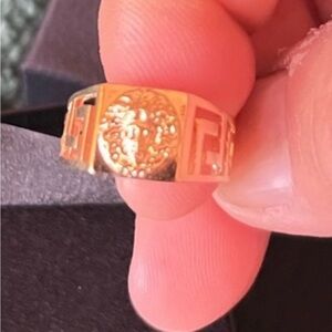 Women’s size 7 Versace Gold Plated Ring beautiful Made in Italy 🇮🇹🇮🇹🇮🇹
